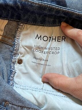 MOTHER High Waisted Looker Crop Jeans - Light Denim Blue